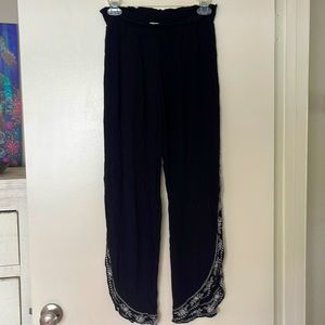 Black cropped linen side slit embroidered pants.